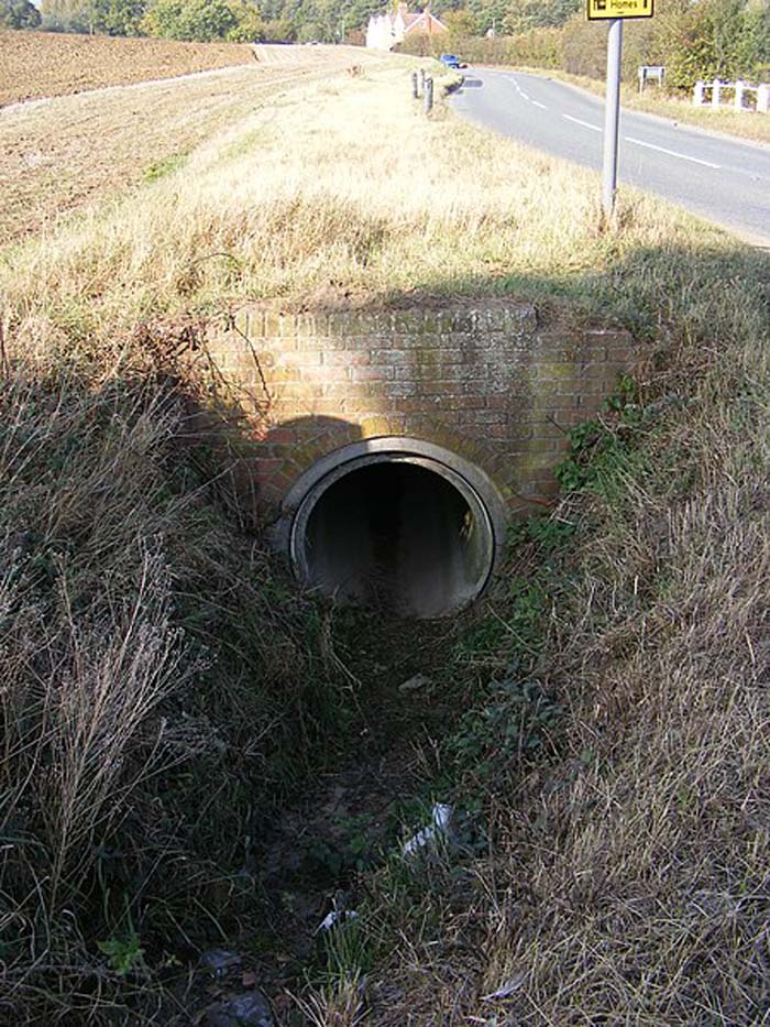 How to Dig a Trench for Drainage Pipe in Your Backyard