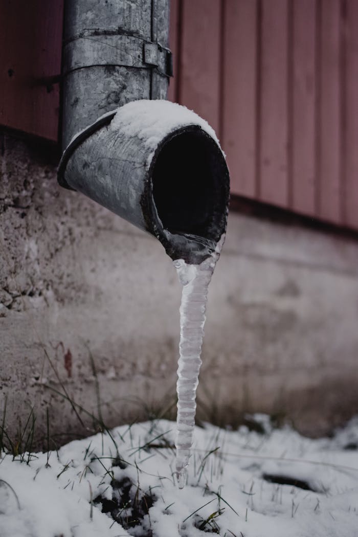 How To Unthaw Frozen Pipes